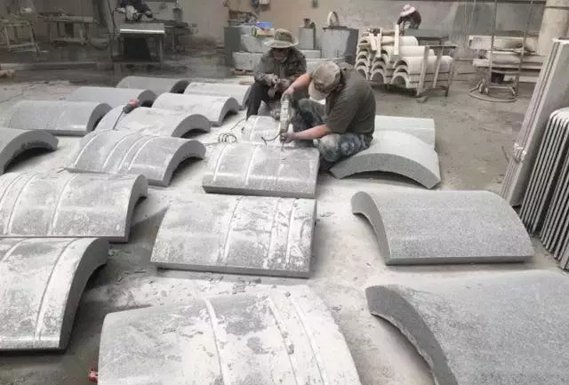 异形石材加工:精细又复杂的工序_手工